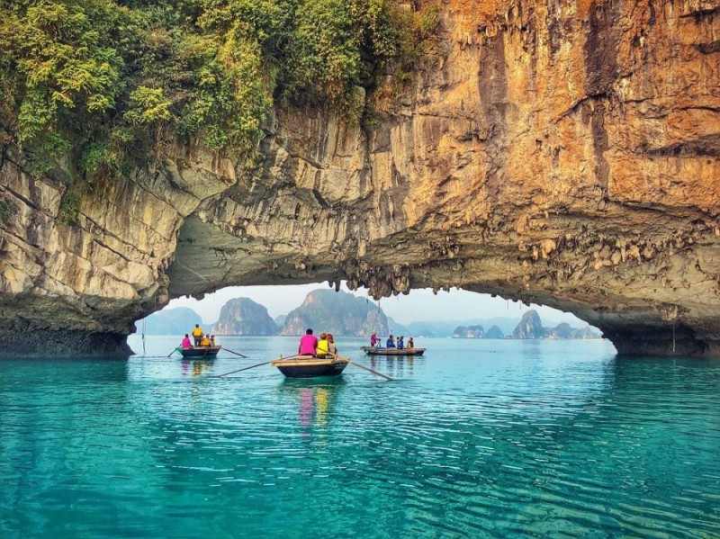 Bai Tu Long Bay Cruise